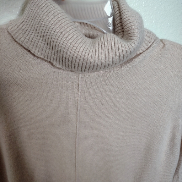 Nanette Lepore Women's Turtleneck Sweater - Light Pink 100% Cashmere Sz Small - Picture 10 of 13